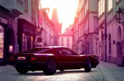 英雄联盟总决赛-引擎熄火，号角吹响，F1新赛季揭幕战之夜的足球王者