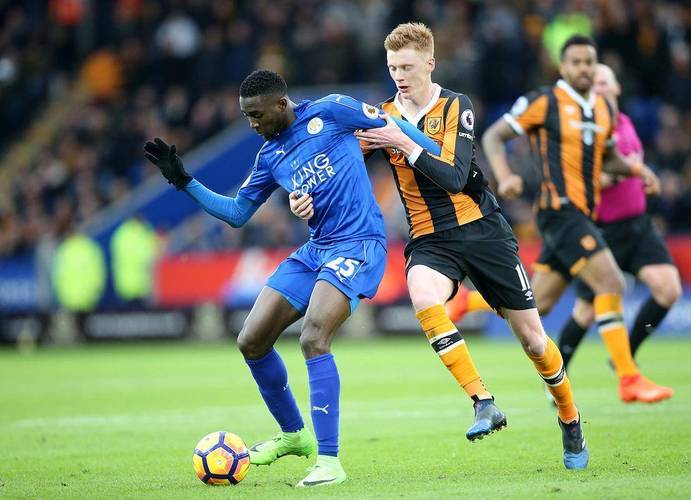 包含沃特福德迎来连胜，球员士气高涨，团队配合默契的词条