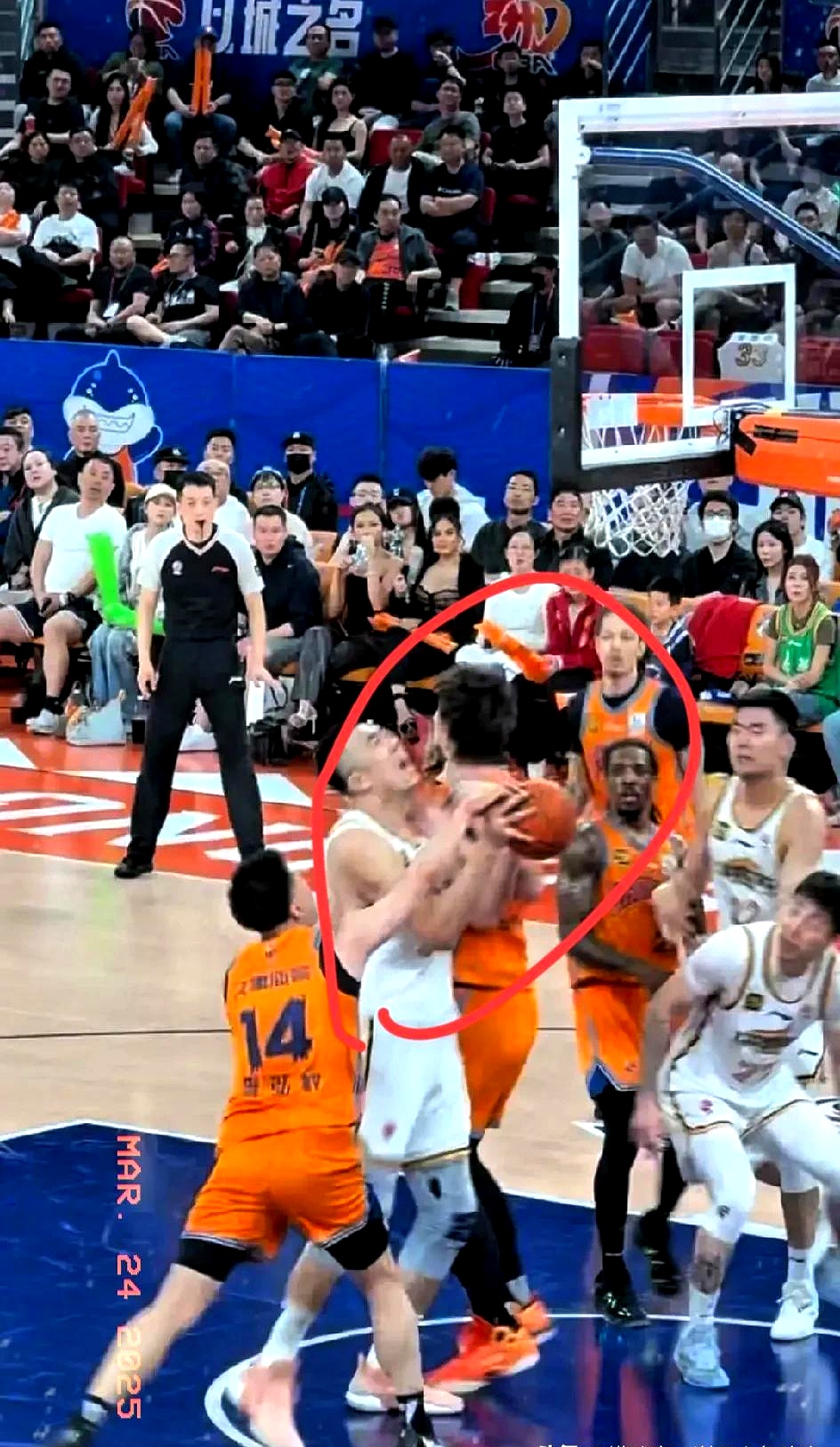 双外援在比赛中独具特色，成为焦点