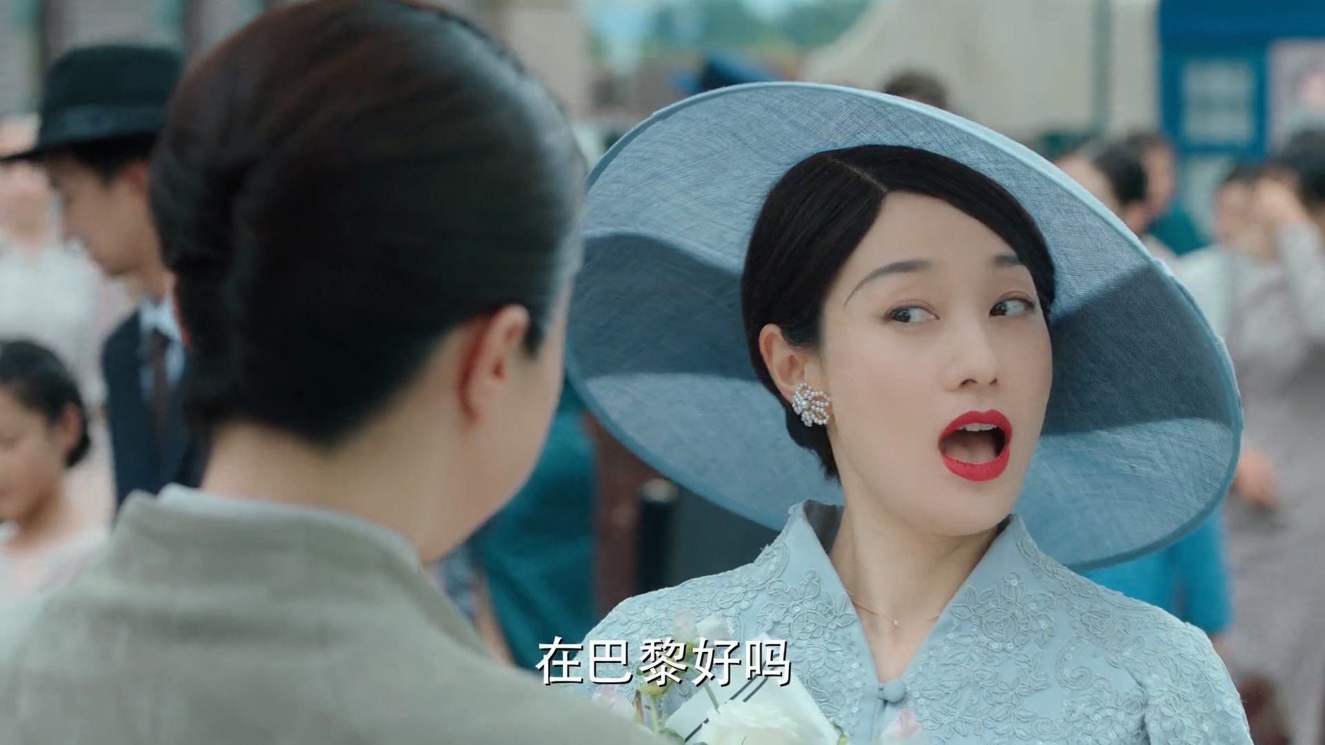 当绿茵场被横扫,赛道正被接管,两种胜利的交响