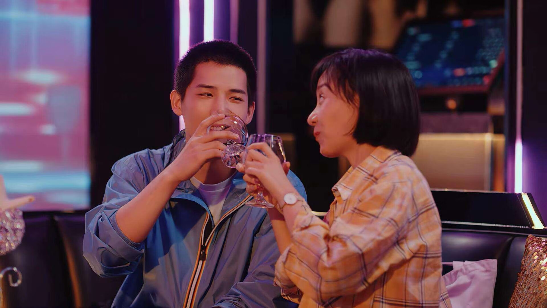 创纪录绝杀！阿劳霍头槌定乾坤，莱比锡红牛力克威尔士劲旅，争冠之路现曙光