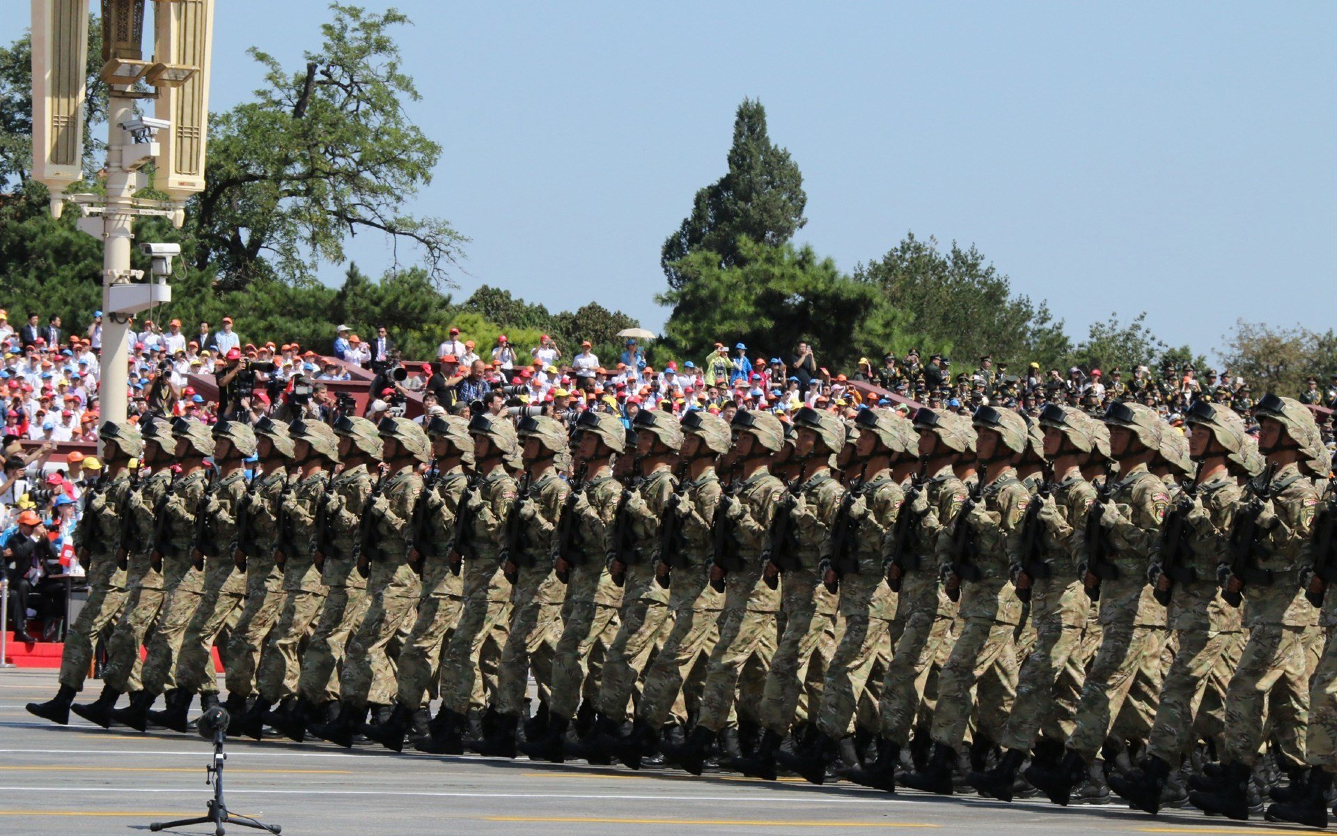 血染战袍，浓眉48分钟高光，一个巨星在暴力美学中的破茧成蝶